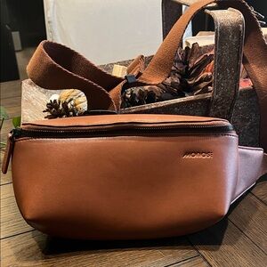 Monos Brown Leather Women's Travel Bag